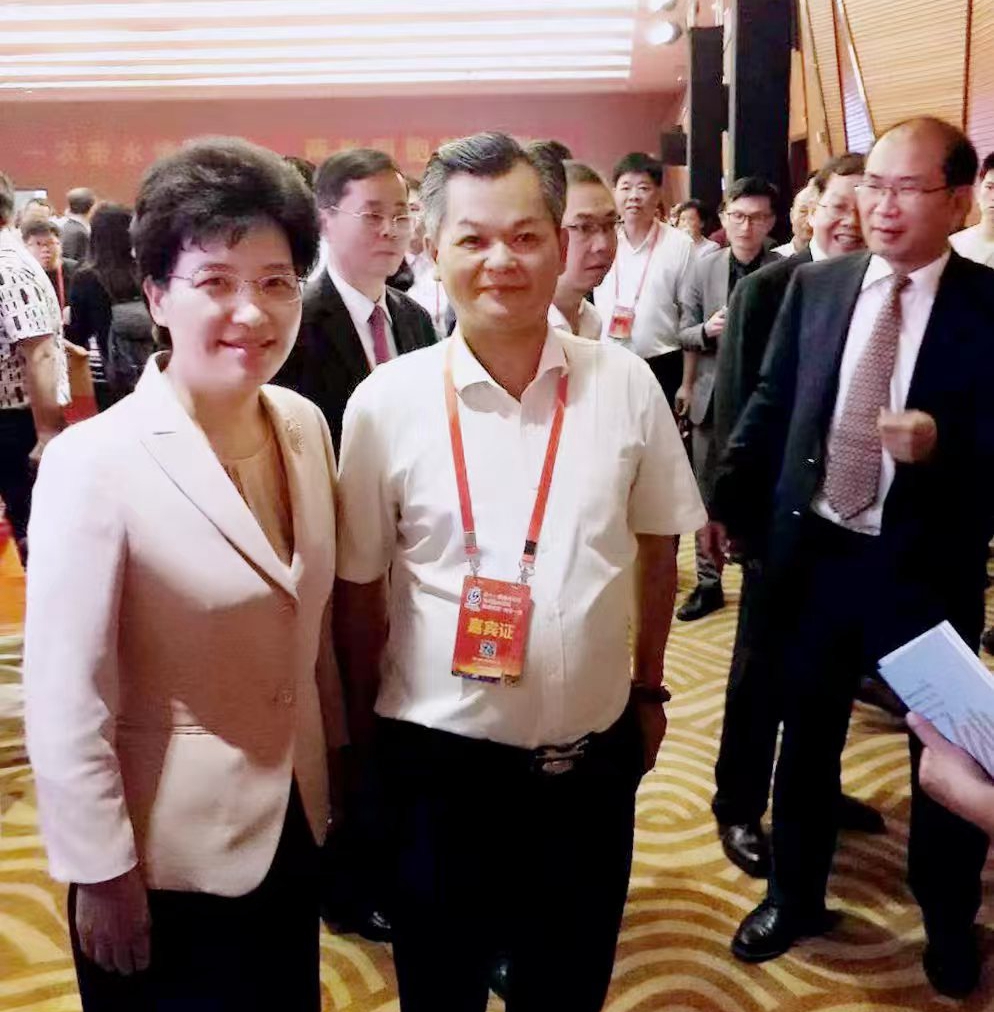 李暡：“筑巢者”以文为壤，让初心酿出同行的暖